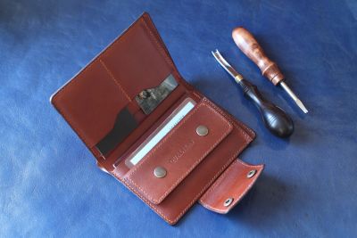 Бифолд большой на кнопке коричневого цвета