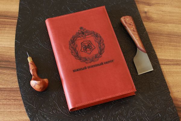 Обложка для блокнота с гравировкой