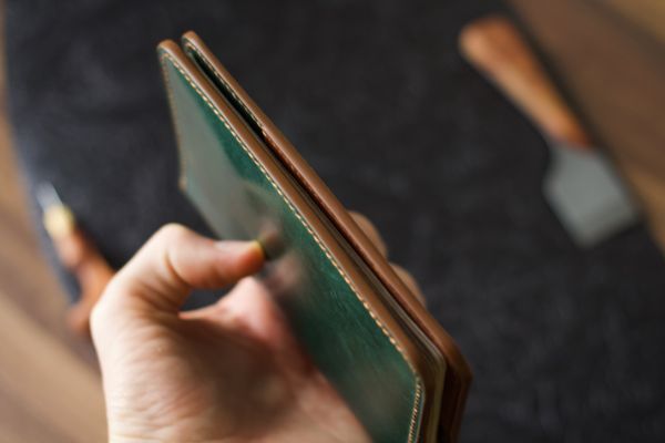 Обложка зеленая с коричневым