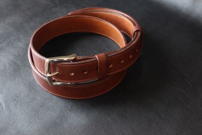 Ремень коричневый прошитый с серебрянной пряжкой