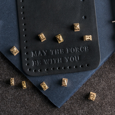 Пример тиснения текста с применение наборного клише фото 1